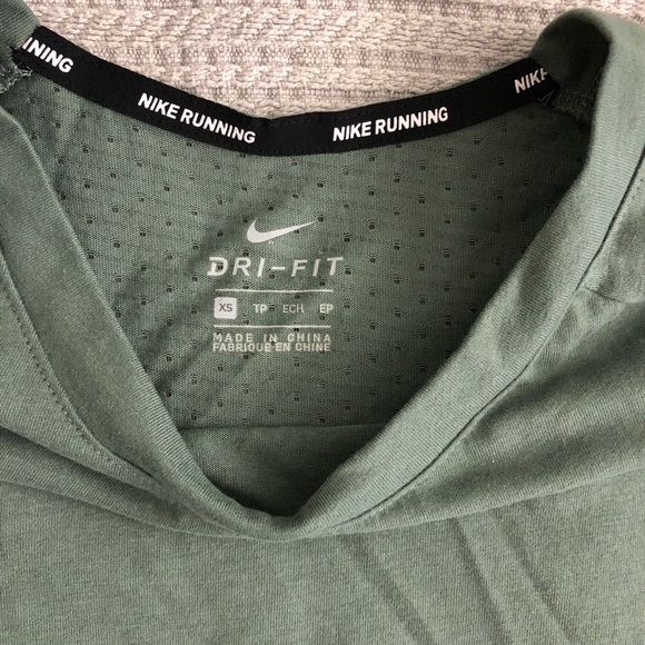 Nike running shirt - Picture 2 of 3